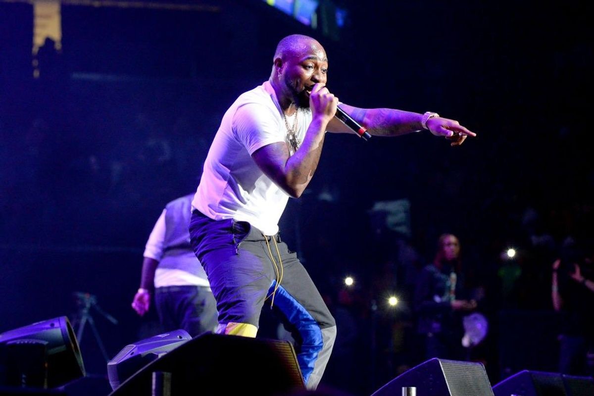  Nigerian artists Davido and Aṣa pictured above.